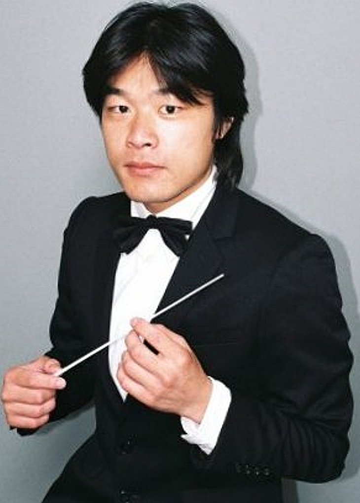 Masanori Hosaka dirigiert